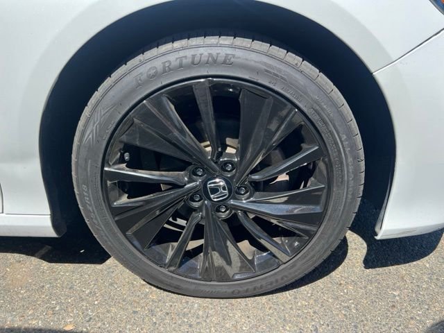 Used 2018 White Honda EX-L image 5