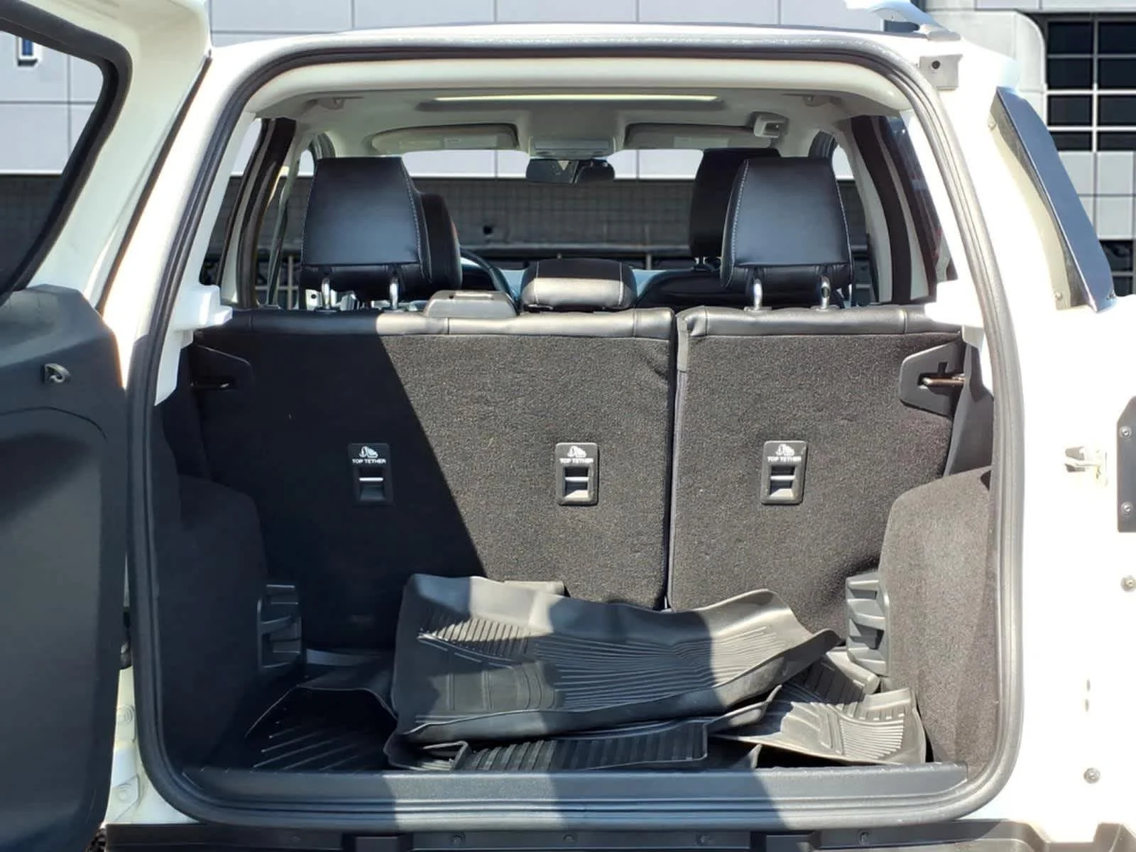 Used 2022 Diamond White Ford SES image 8
