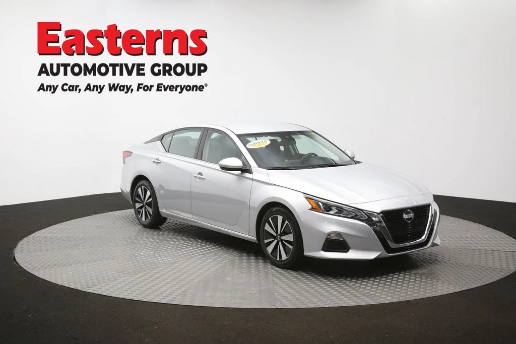 Used 2022 Silver Nissan 2.5 SV image 49