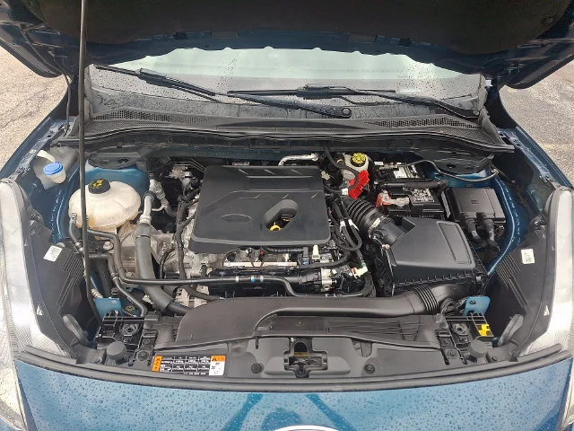 Used 2020 Green Ford SE image 25