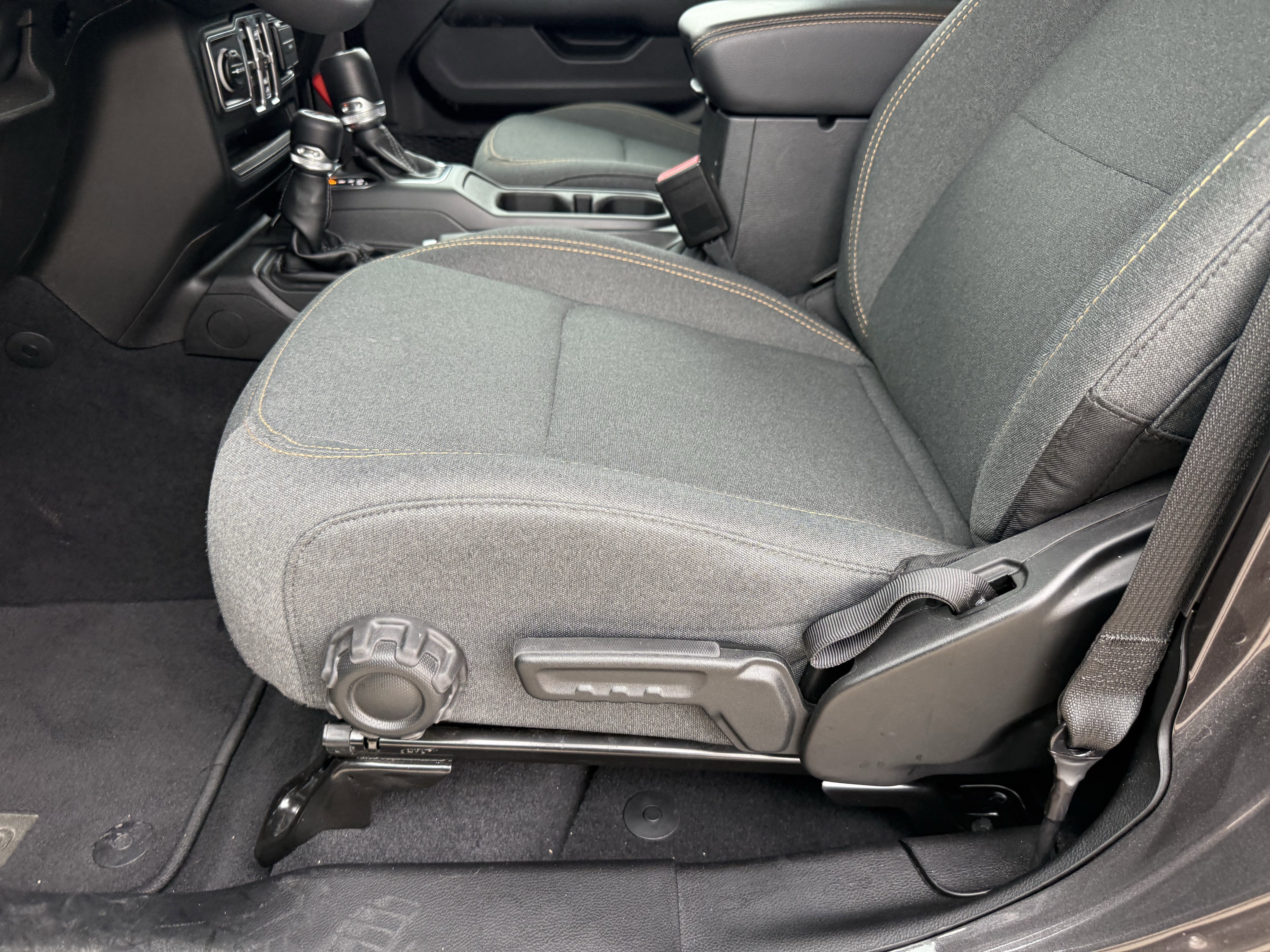 Used 2025 Granite Crystal Metallic Clearcoat Jeep  image 27