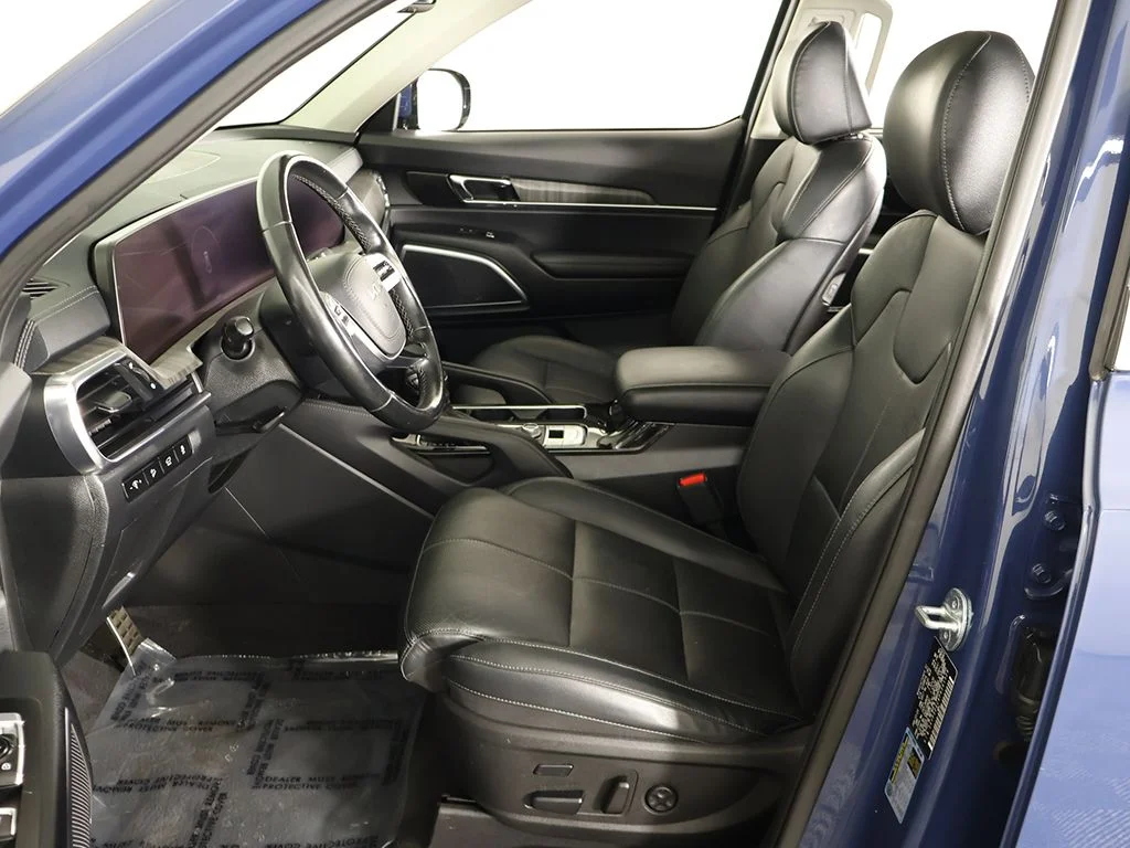 Used 2023 Black Kia SX image 37