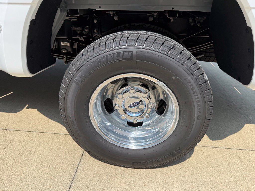New 2026 Oxford White Ford F-350® XL image 15