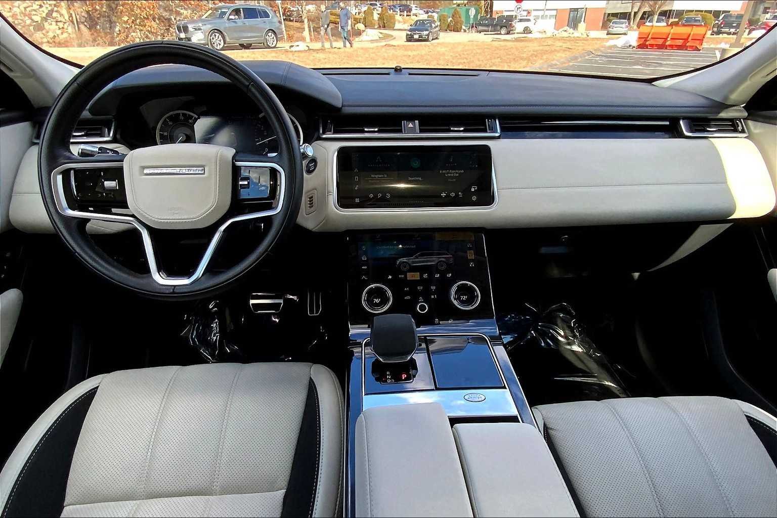 Used 2022 Fuji White Land Rover R-Dynamic S image 15