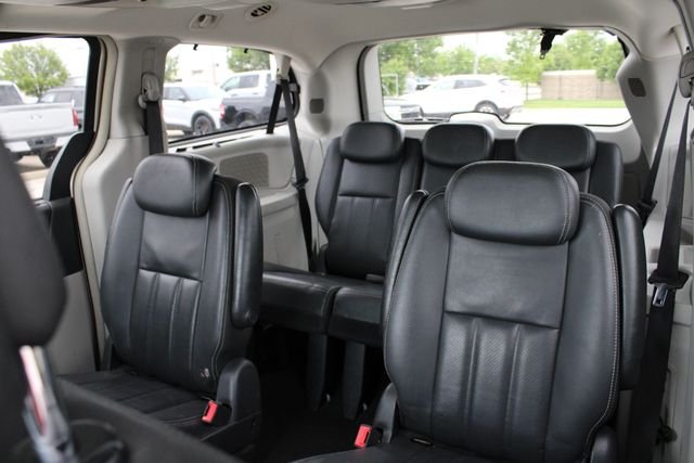 Used 2010 Gold Chrysler Touring image 18