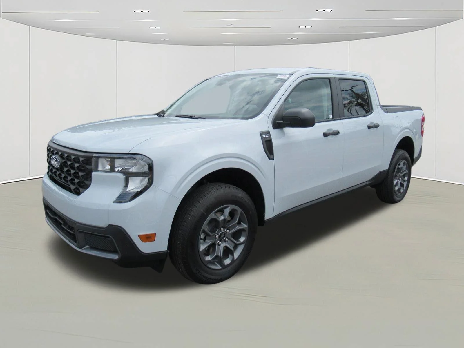 New 2026 Space White Metallic Ford XLT image 3