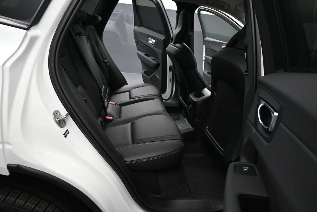 New 2027 Crystal White Volvo T8 Ultra image 16