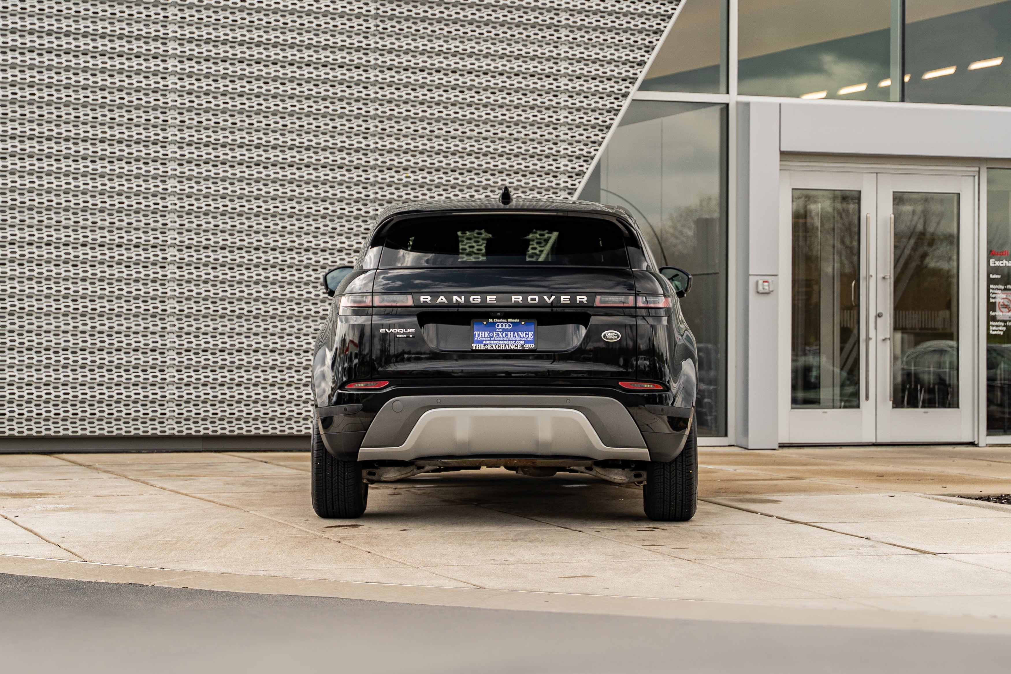 Used 2020 Santorini Black Metallic Land Rover S image 28