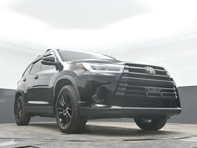 Used 2019 Midnight Black Metallic Toyota SE image 45
