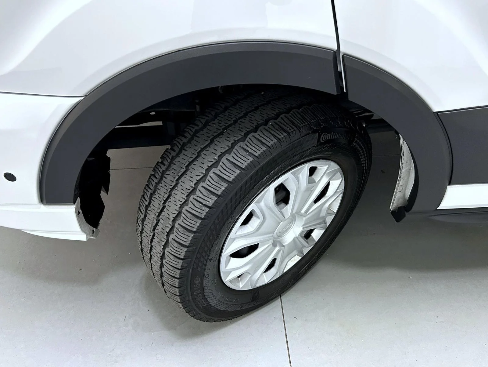 Used 2025 White Ford XLT image 22