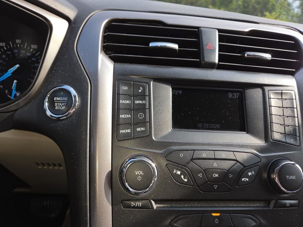 Used 2017 Gold Ford SE image 10
