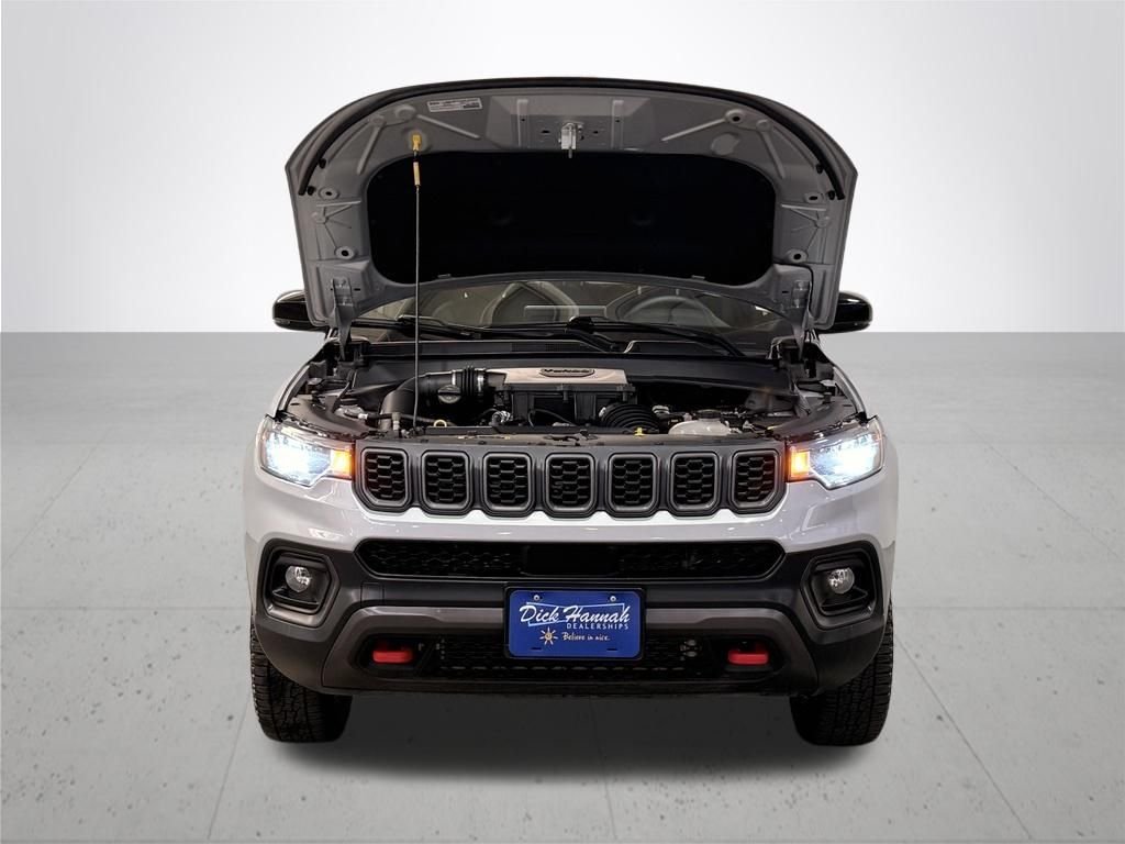 Used 2024 Silver Jeep Trailhawk image 5