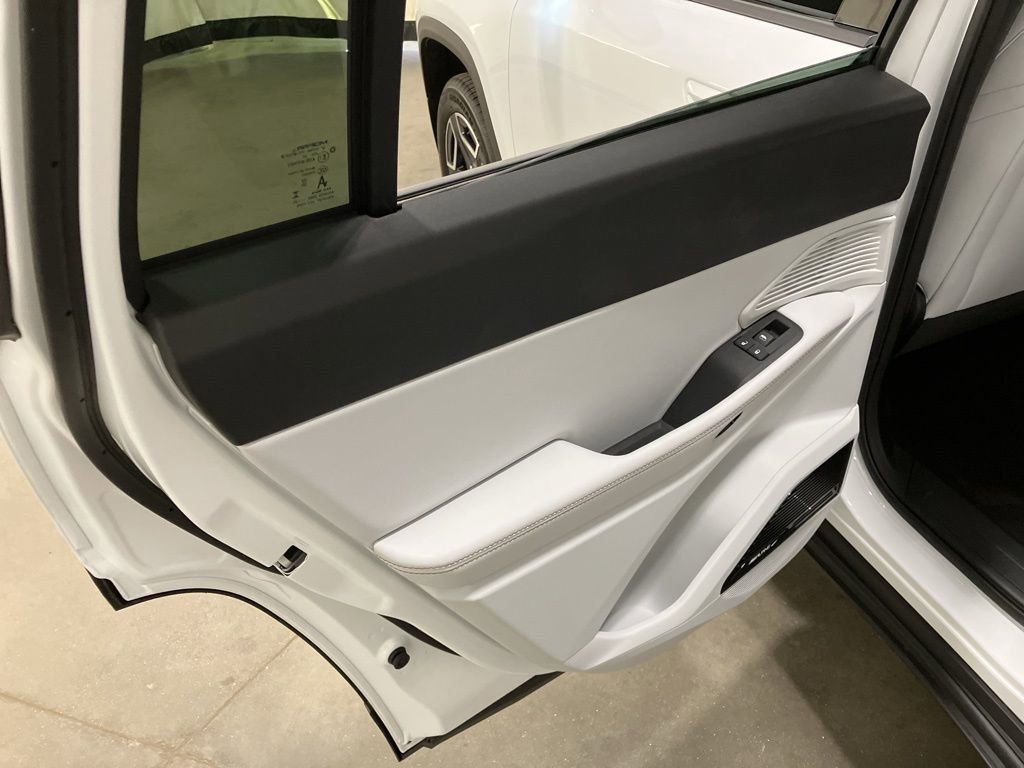 New 2026 Bright White Clear-Coat Exterior Paint Jeep Limited image 11
