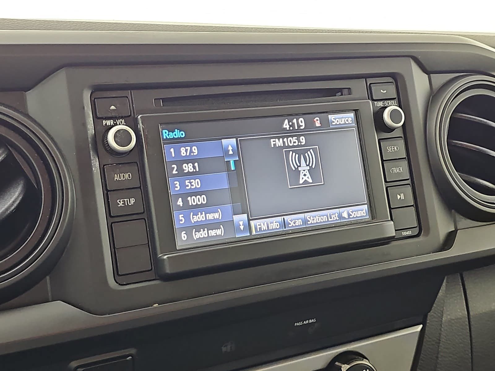 Used 2019 White Toyota SR image 18