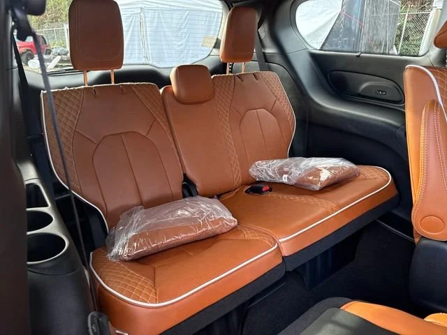 New 2026 Bright White Clear-Coat Exterior Paint Chrysler Pinnacle image 12