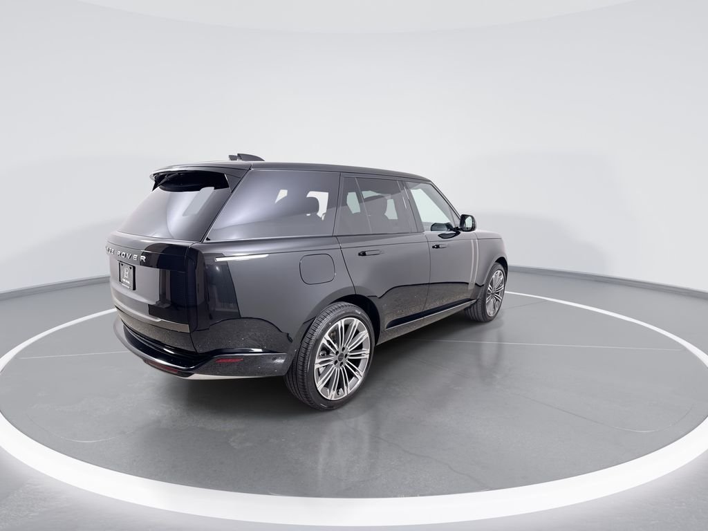 New 2026 SANTORN BLK MET Land Rover SE image 8