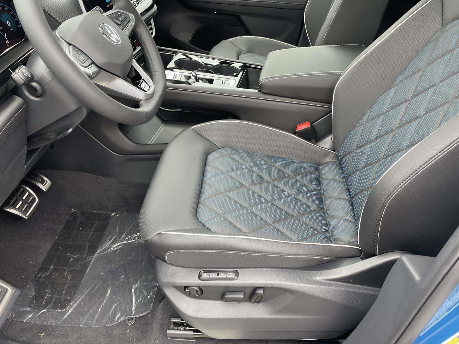 New 2026 R3R3/Blue Volkswagen 2.0T SEL Premium R-Line image 15