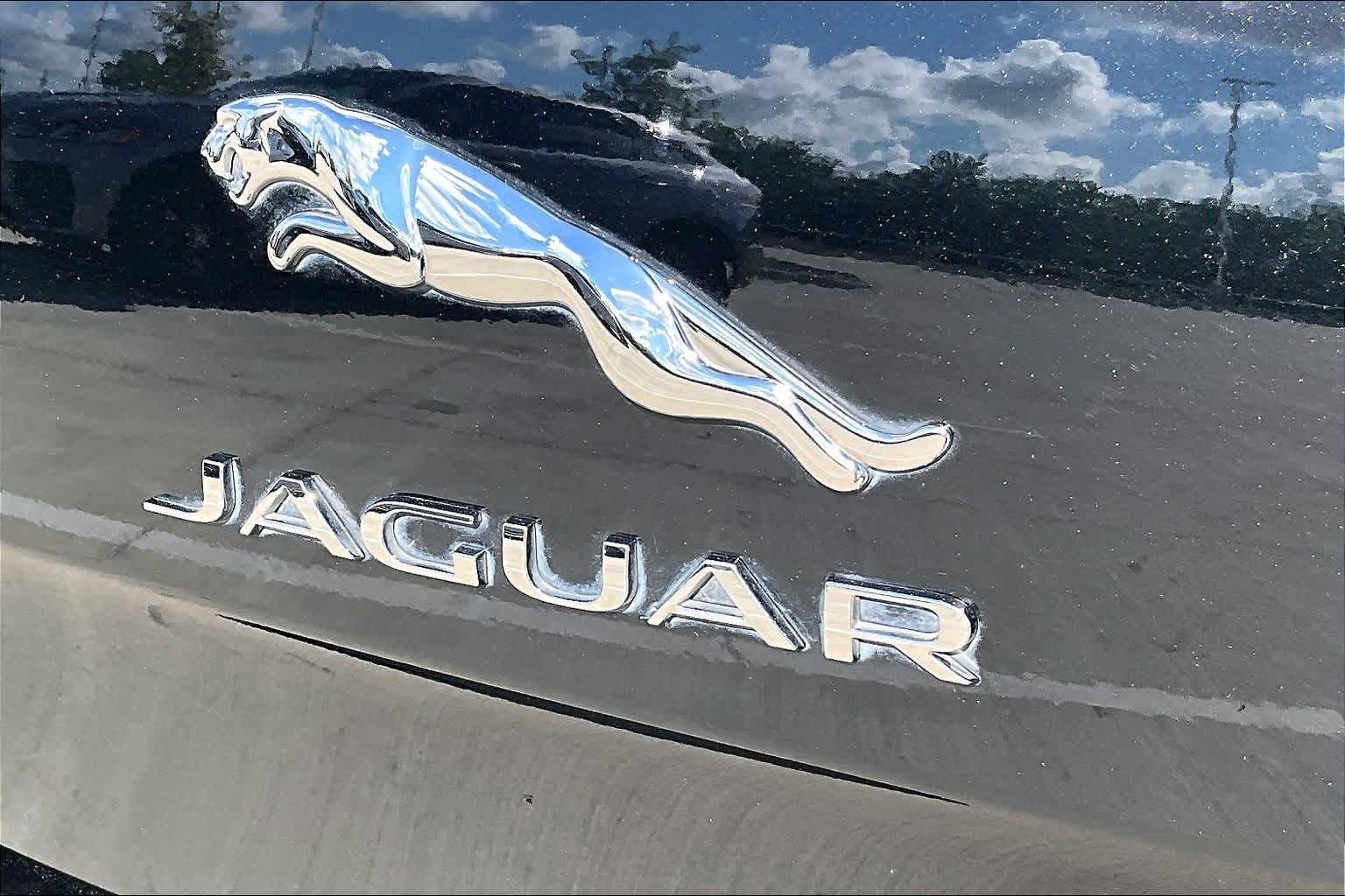 Used 2017 Ultimate Black Metallic Jaguar XJ R-Sport image 28