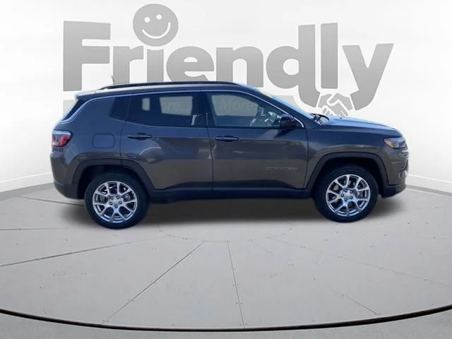 Used 2023 Gray Jeep Latitude Lux image 4