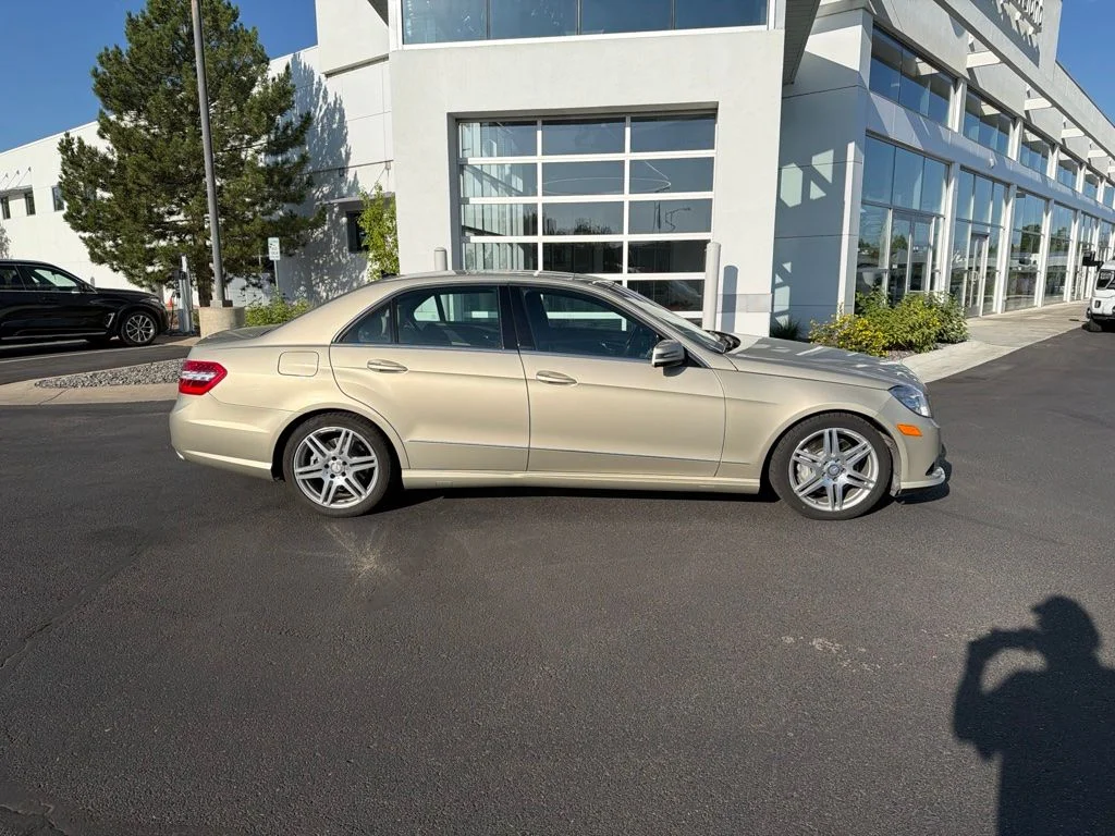 Used 2010  Mercedes-Benz E 550 image 6