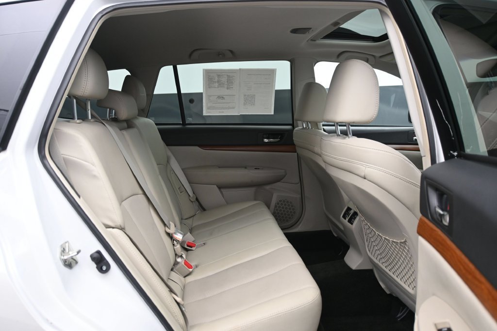 Used 2013 Satin White Pearl Subaru 2.5i image 14