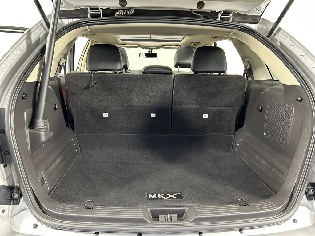 Used 2014 Silver Lincoln Base image 20