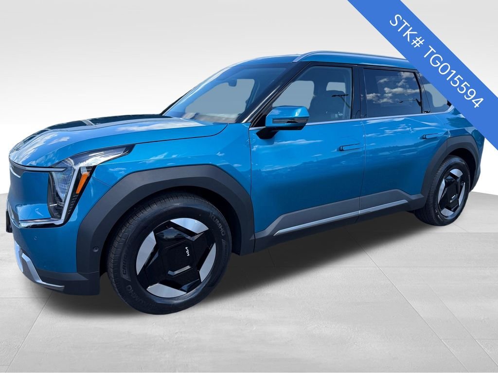 New 2026 Ocean Blue Kia Wind AWD image 3