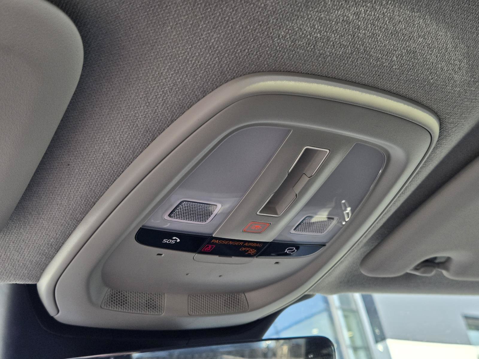 2025 Volvo XC40 Core - Photo 33