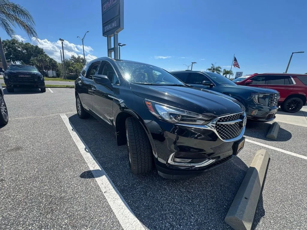 Used 2019 Includes Spectra Gray lower exterior accent color.) Buick Avenir image 3