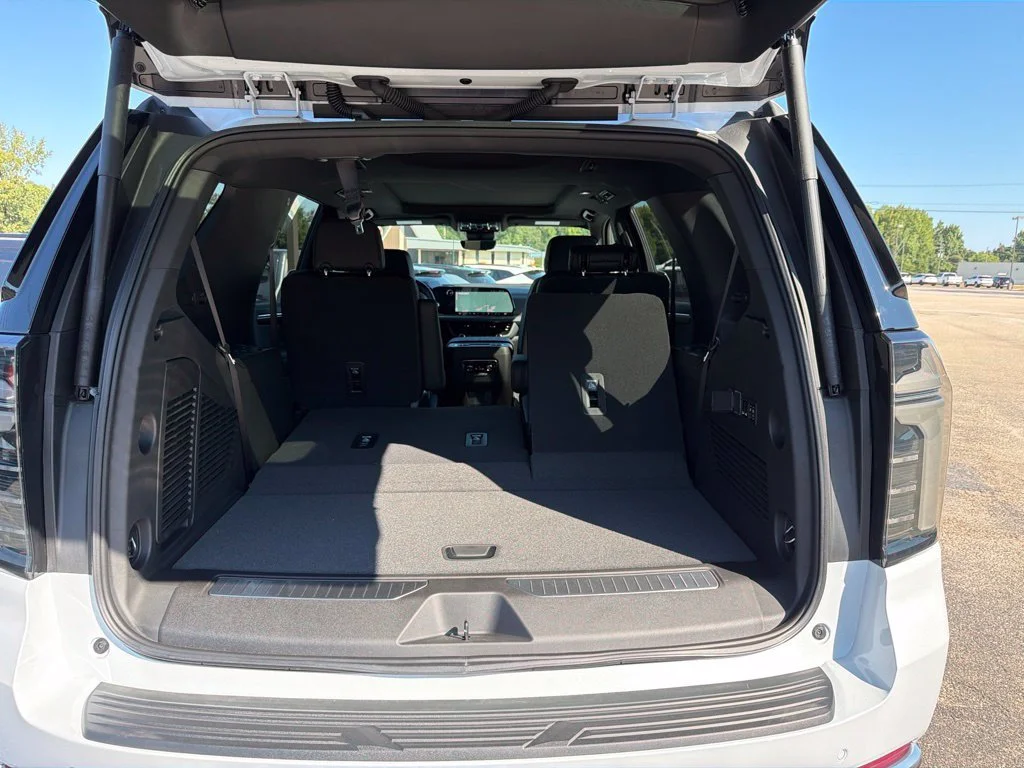 New 2026 Polar White Tricoat Chevrolet High Country image 32