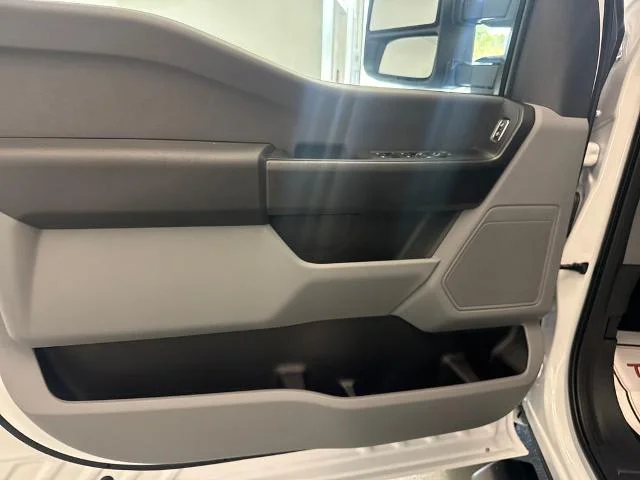 New 2027 Oxford White Ford F-350® XL image 30