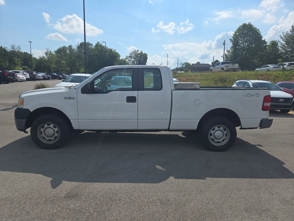 Used 2008 Oxford White Clearcoat Ford XL image 6
