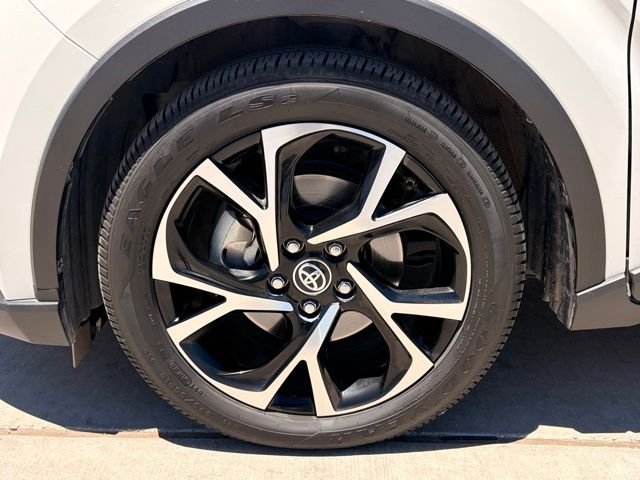 Used 2021 White Toyota XLE image 7