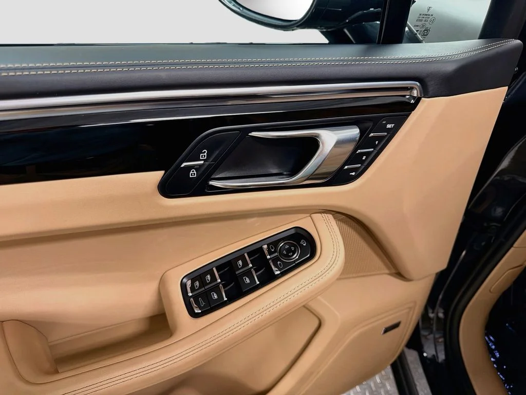 Used 2026  Porsche  image 19