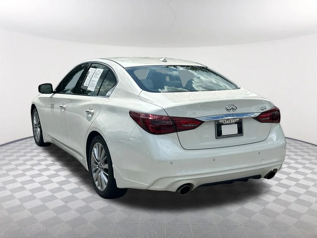 Used 2023 White INFINITI LUXE image 7
