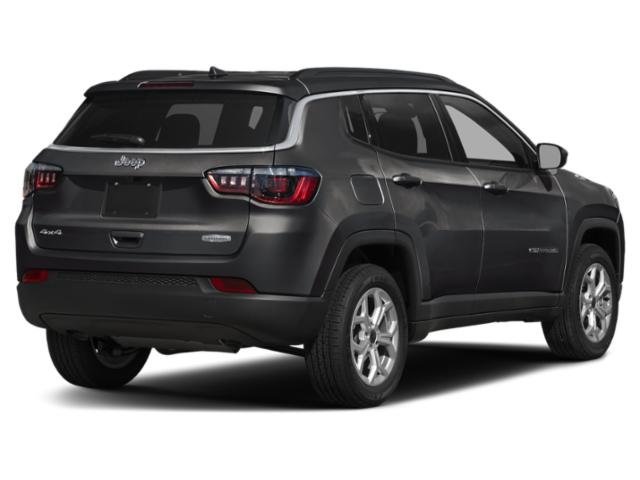 New 2026 Diamond Black Crystal Pearl-Coat Exterior Paint Jeep Limited image 2
