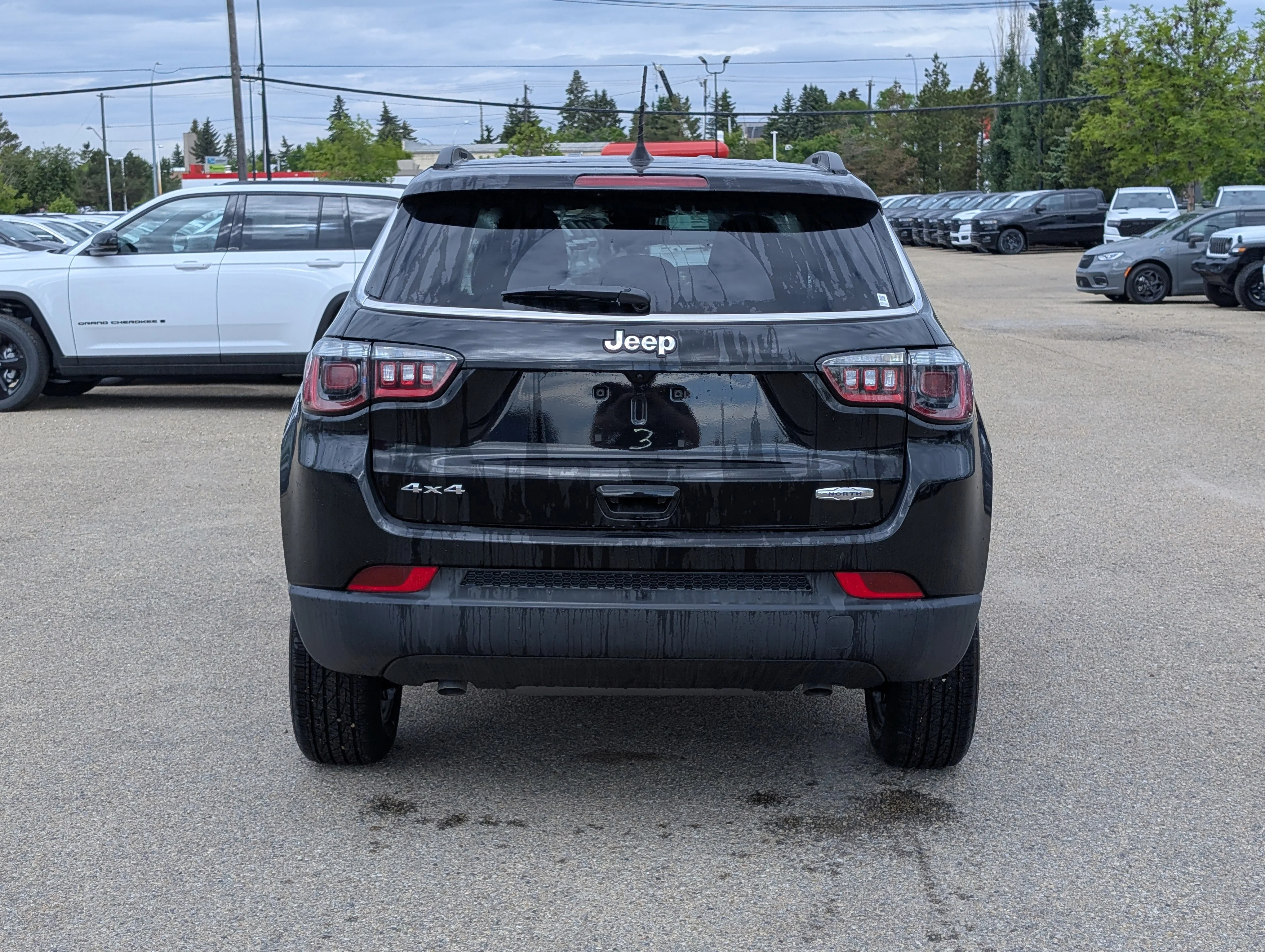 New 2026 Diamond Black Crystal Pearl Jeep North image 5