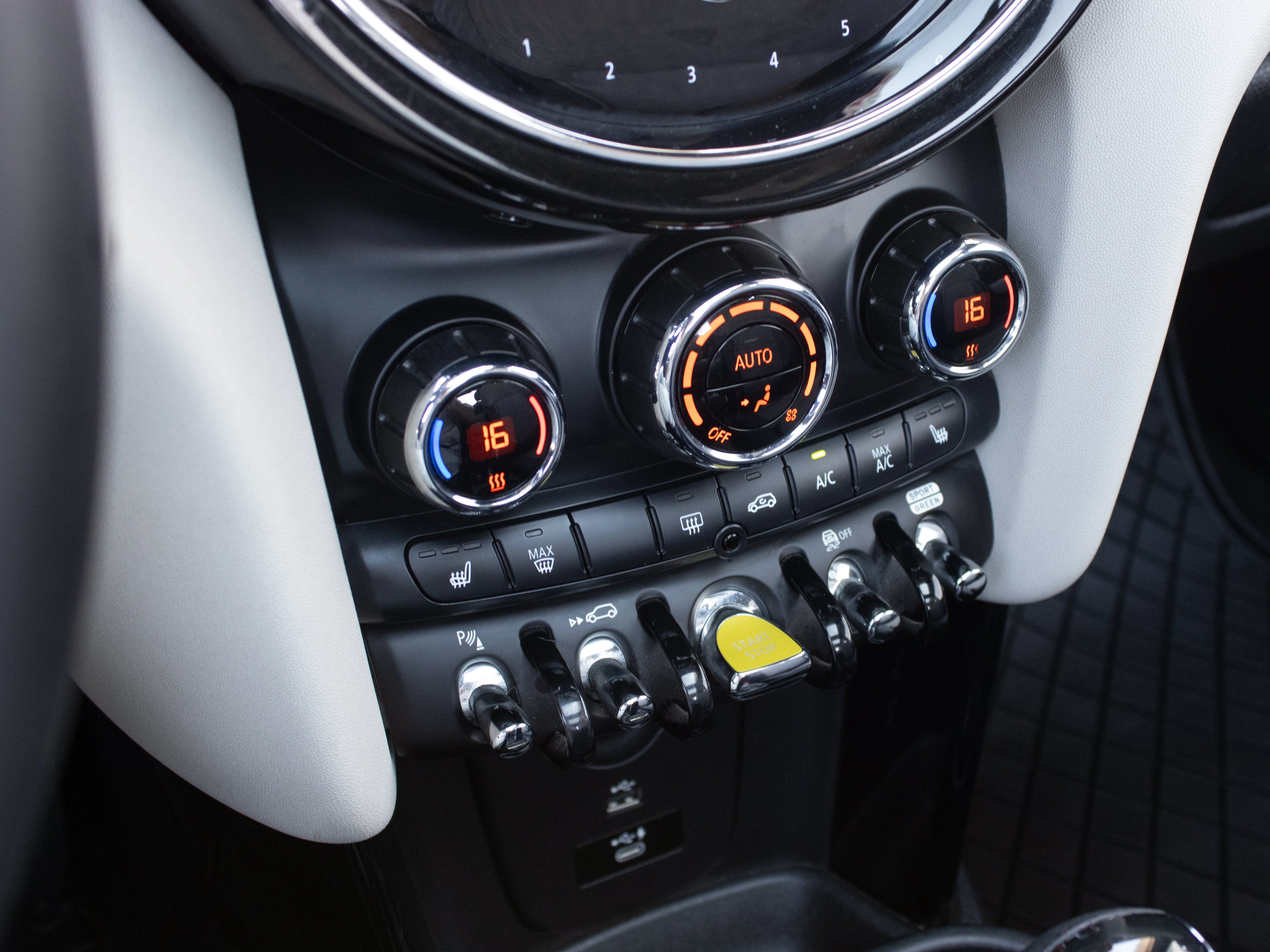 Used 2022 Blue MINI Cooper SE* | All-Electric | Heated Seats | Heated Steering Wheel | Navigation | Back-Up Camera | image 22