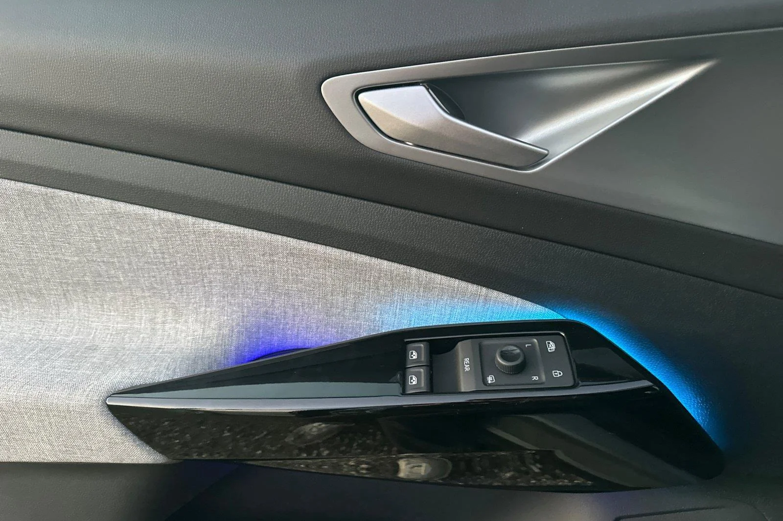 New 2026 Silver Mist Metallic Volkswagen Pro image 11