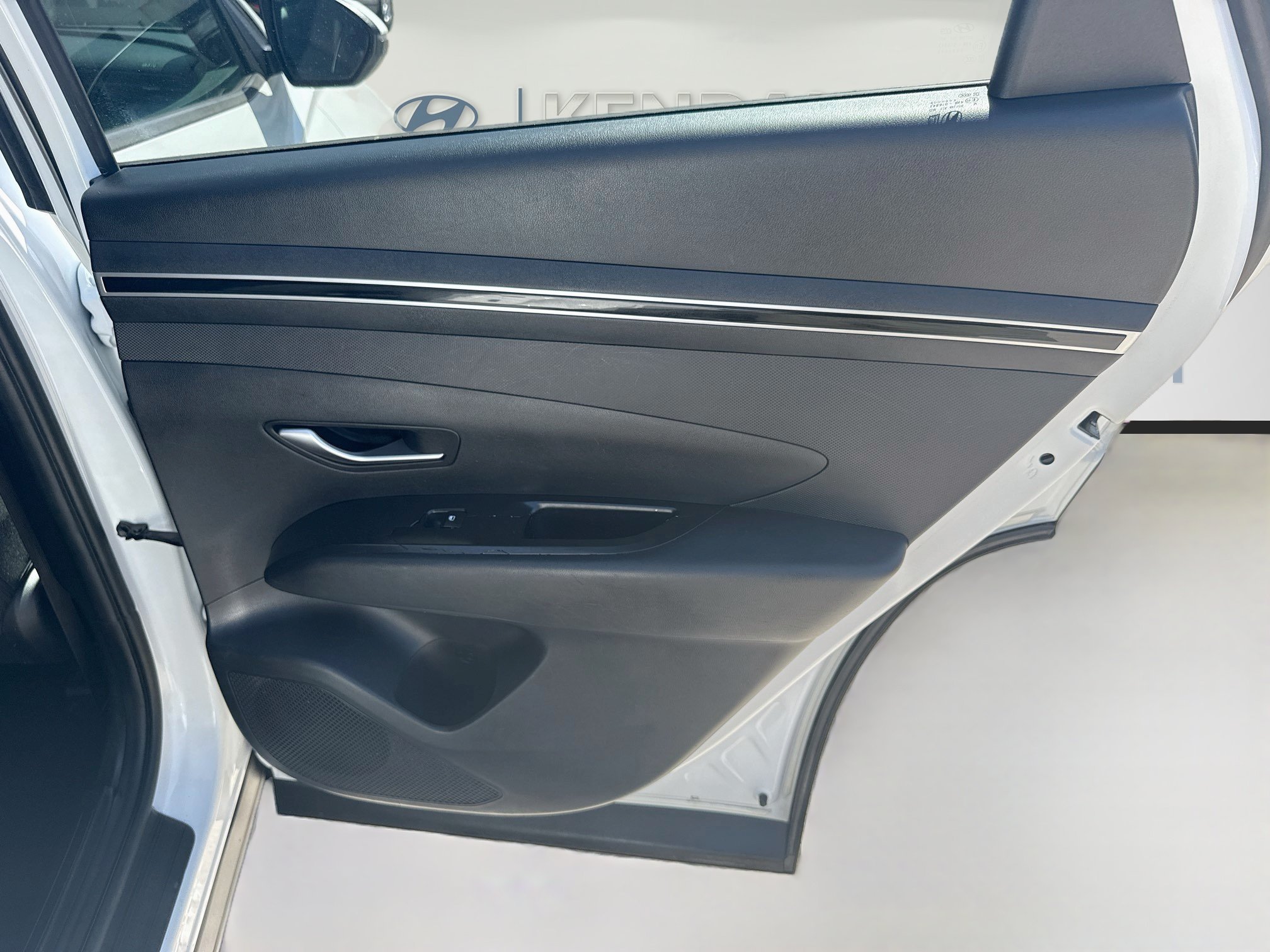Used 2022 Quartz White Hyundai SEL image 28