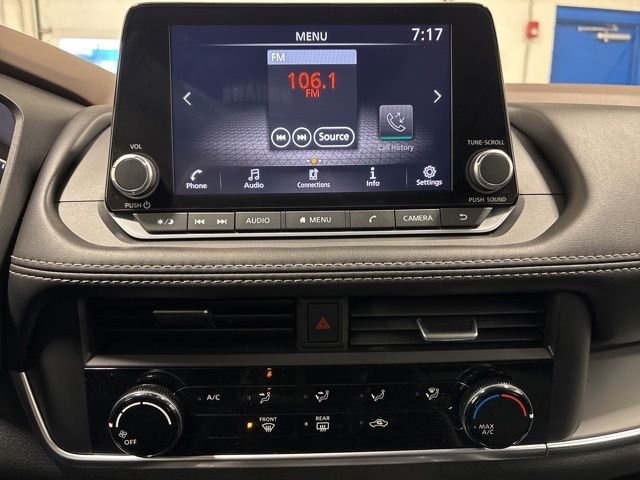 Used 2023 Glacier White Nissan S image 28