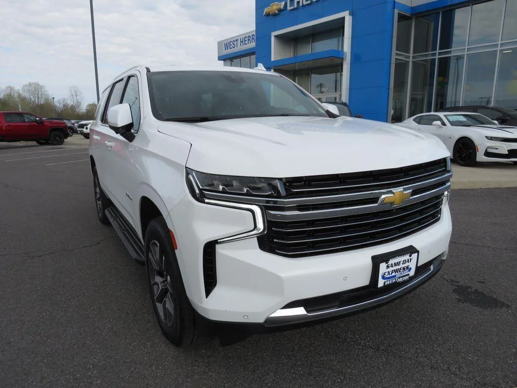 Used 2023 Summit White Chevrolet LT image 4