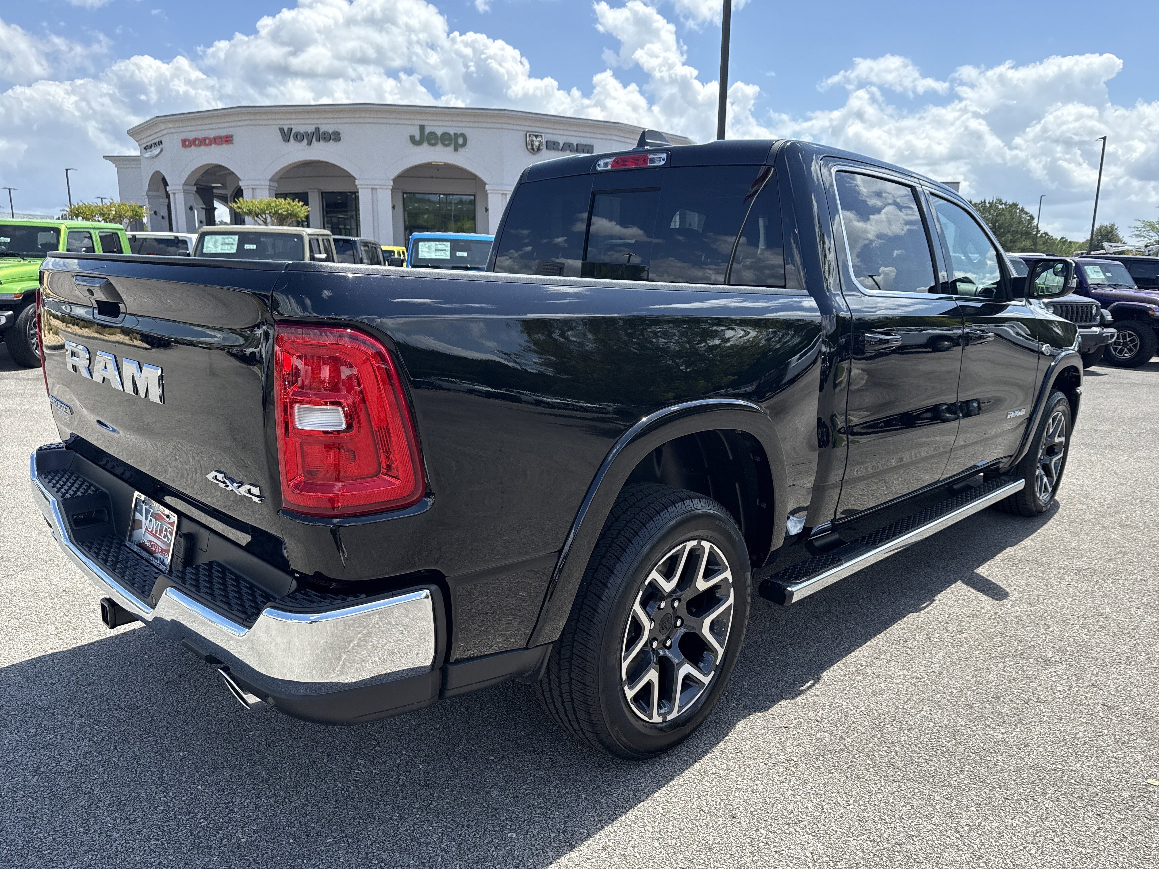 New 2026 Diamond Black Crystal Pearl-Coat Exterior Paint RAM Laramie image 7
