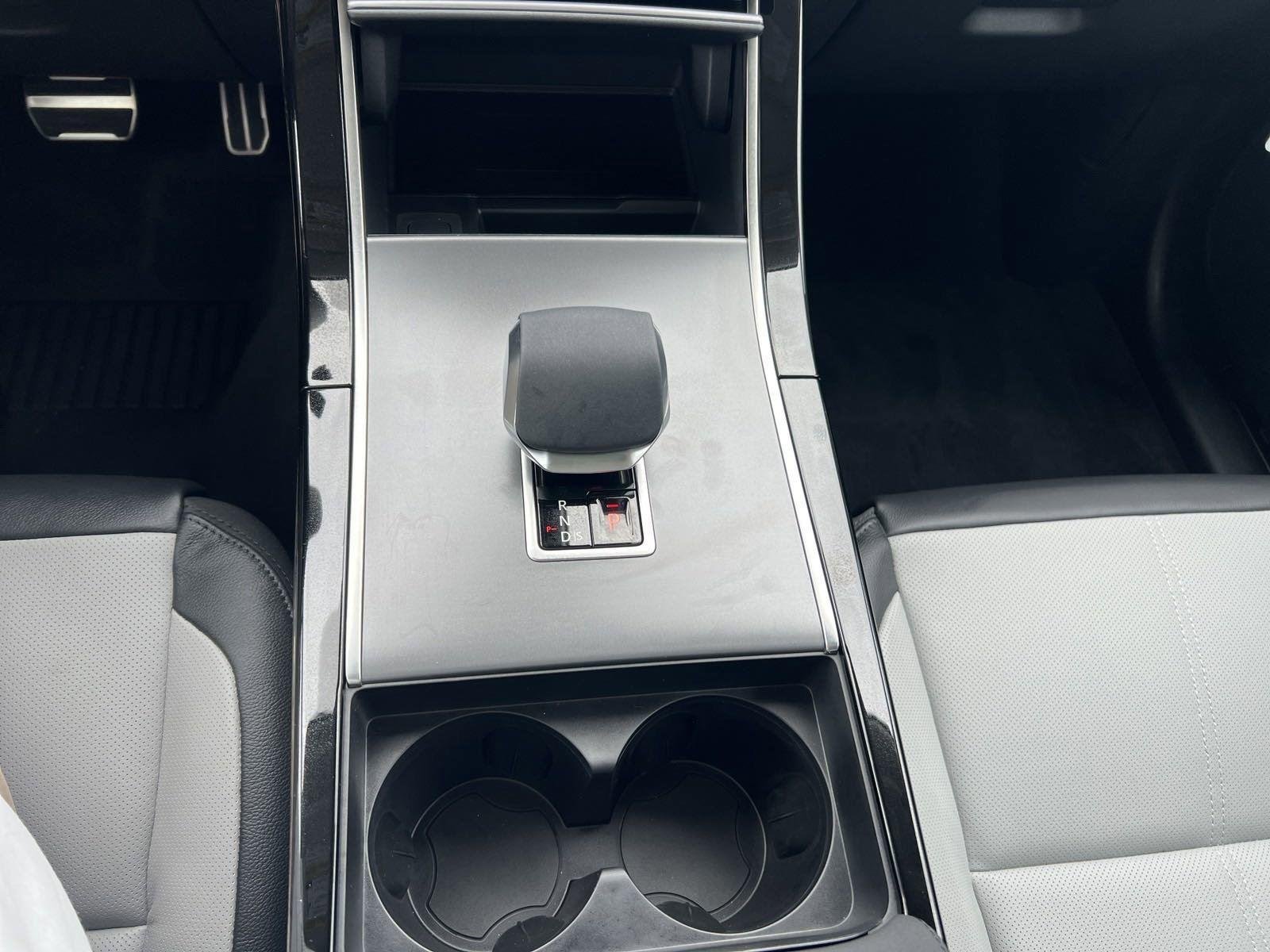 New 2025 Charente Grey Land Rover Dynamic SE image 14
