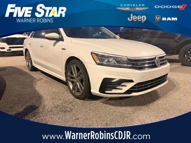 2018 Volkswagen Passat 2.0T R-Line Auto's photo