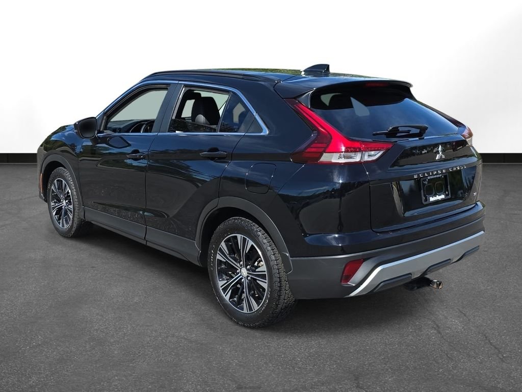 Used 2022 Black Mitsubishi SE image 8