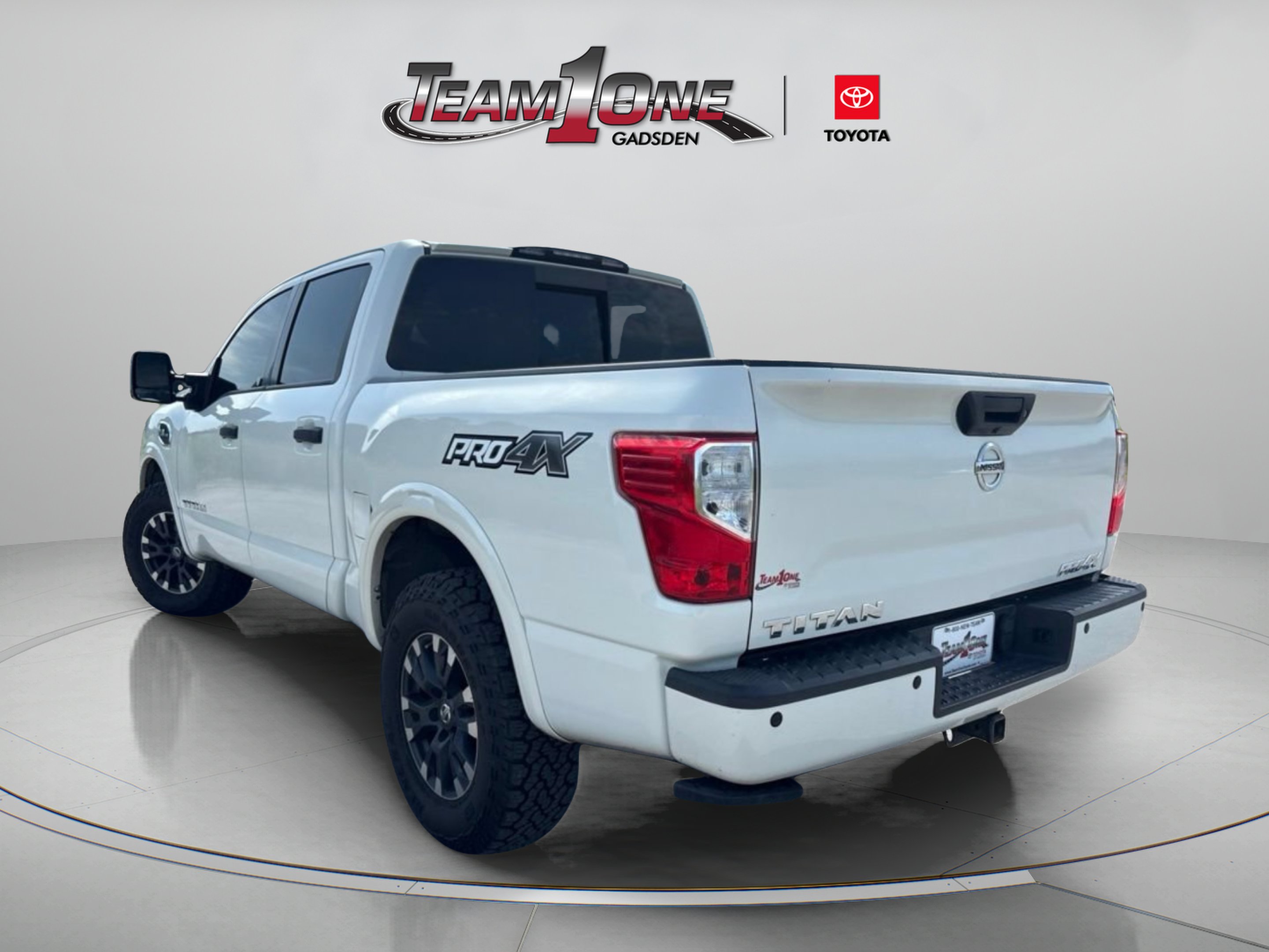 Used 2017 Pearl White Nissan PRO-4X image 6
