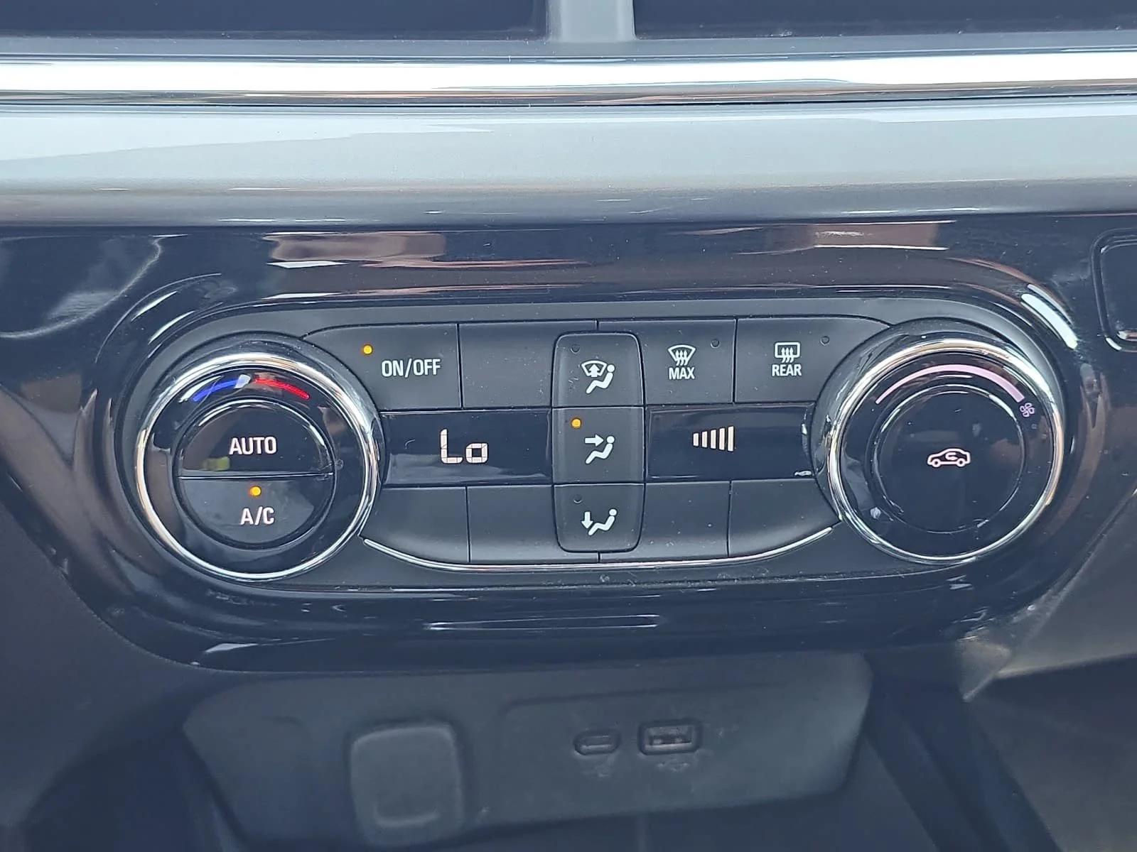 2025 Chevrolet Trax LT - Photo 19