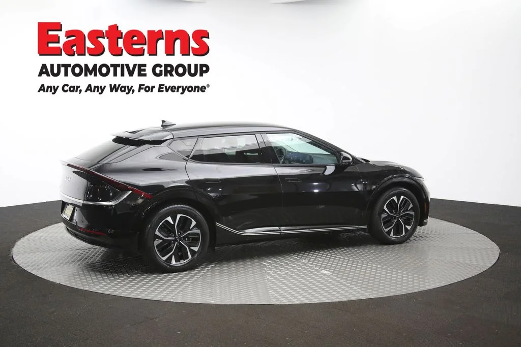 Used 2023 Black Kia Wind image 44