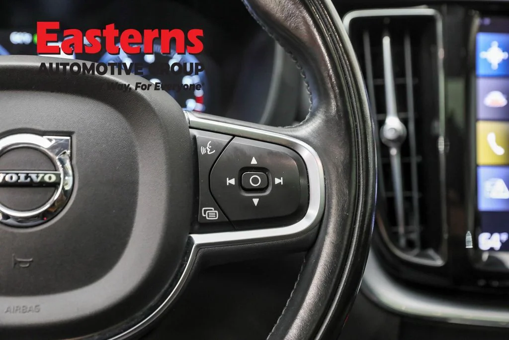 Used 2019 Black Volvo T5 Momentum image 16